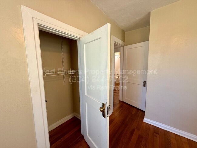 Building Photo - 625 Meteor St