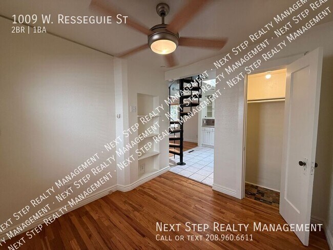 Building Photo - 1009 W Resseguie St