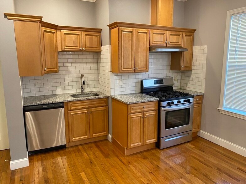 Primary Photo - 53 Marshall St
