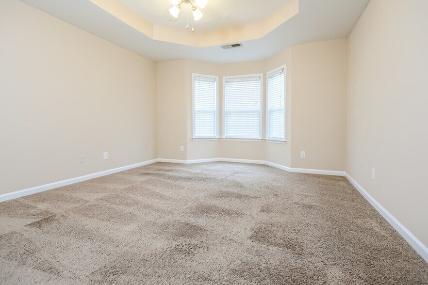 Building Photo - 2230 Gateview Ct