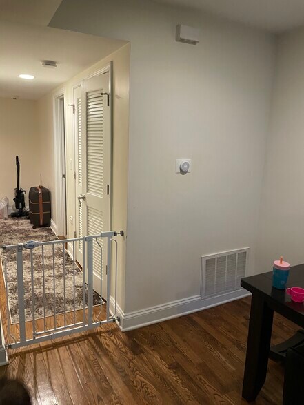 Building Photo - 2722 N Marshfield Ave