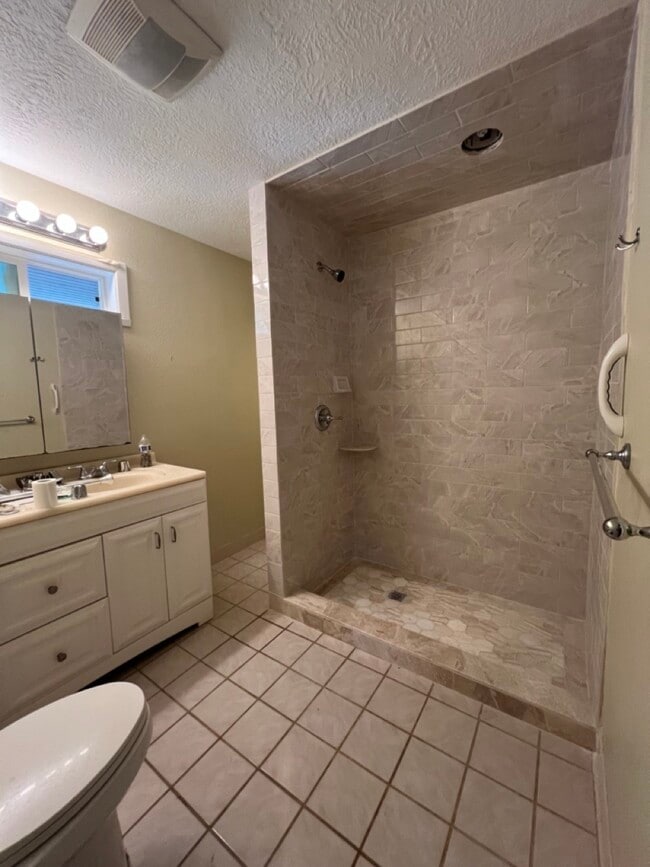 Building Photo - 4628 Roseneath Dr