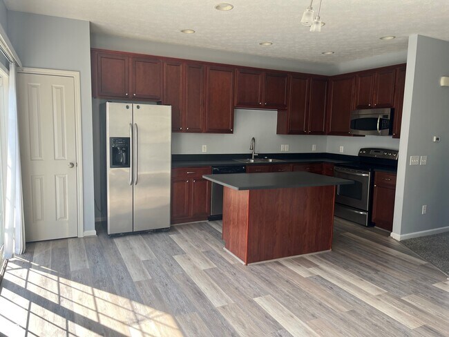 Building Photo - 9014 Mercer Dr