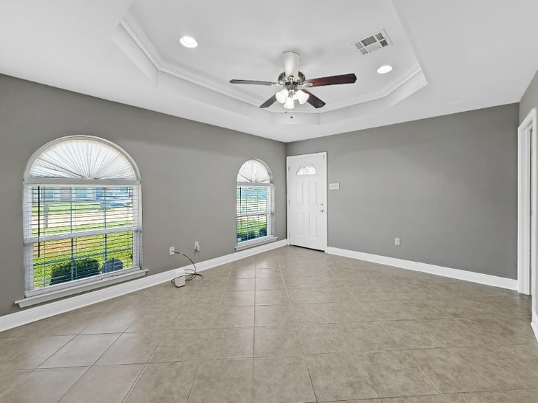 Building Photo - 7230 Yorktown Dr