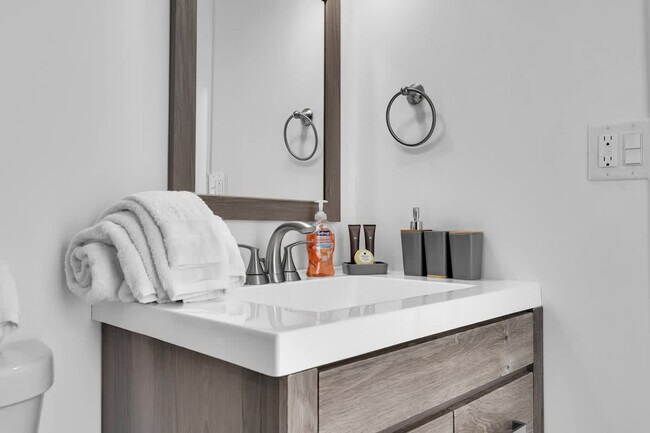 Building Photo - 7061 Coolidge St