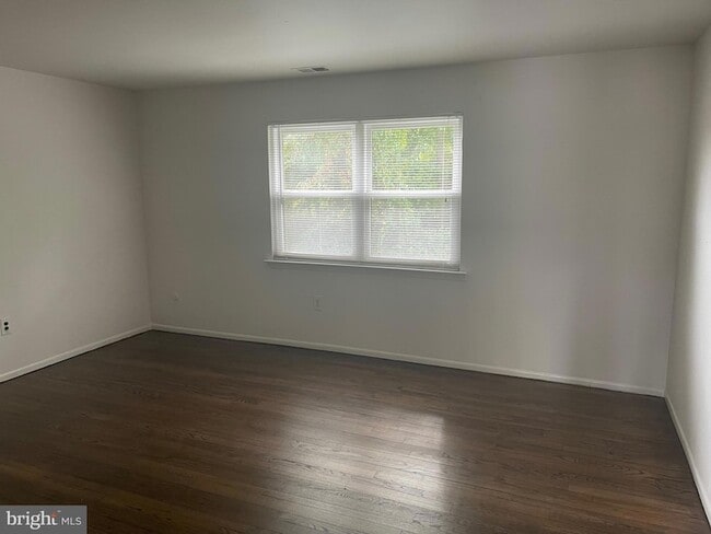 Building Photo - 615 Silver Ct