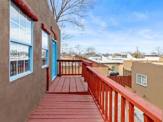 Building Photo - Charming 1 Bed / 1.5 Bath Rental Ready to ...