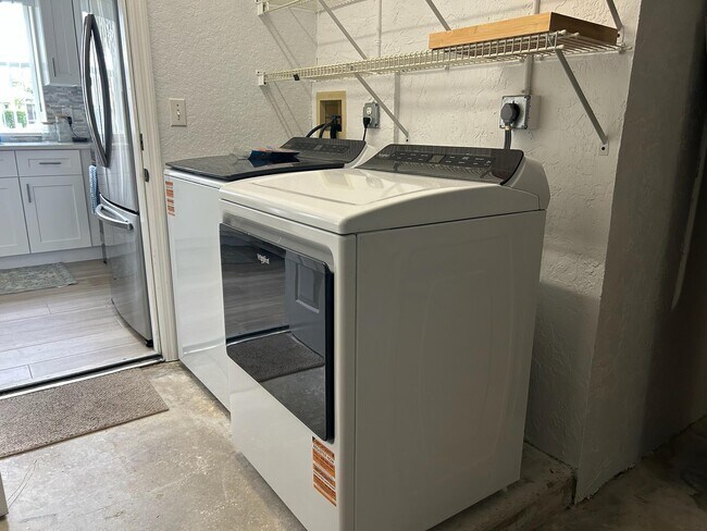 Building Photo - 1140 Staghorn St