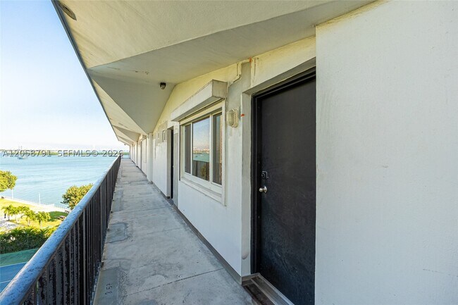 Building Photo - 770 NE 69th St