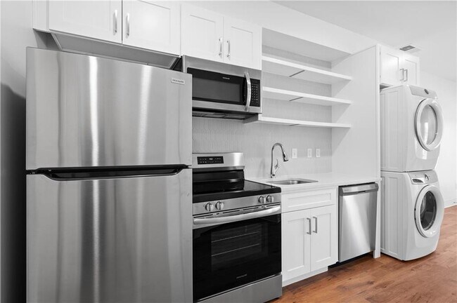 Building Photo - 456 Flat Shoals Ave SE