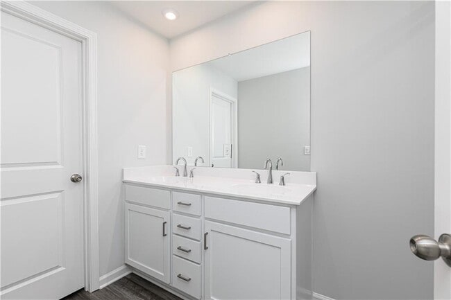 Building Photo - 3069 Cambridge Ml St