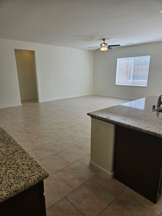 Building Photo - Pristine One Story South Reno