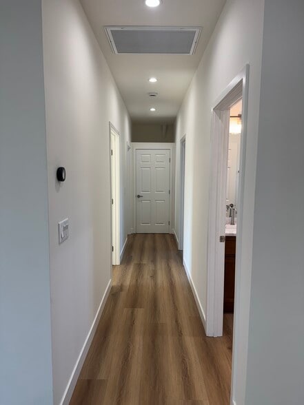 Building Photo - 15920 Eccles St