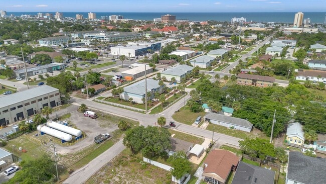 Building Photo - 2 Bed 1.5 Bath Jax Beach - Walk to the Beach- Newly remodeled