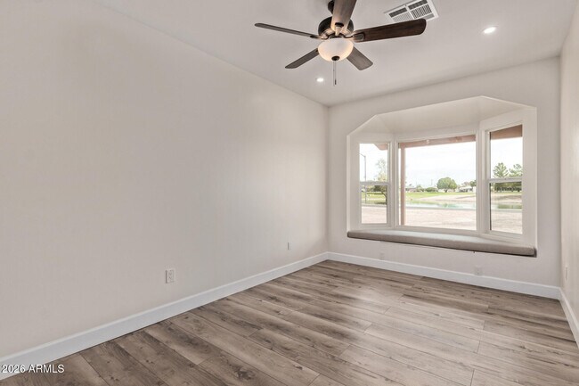 Building Photo - 11437 W Lakeshore Dr