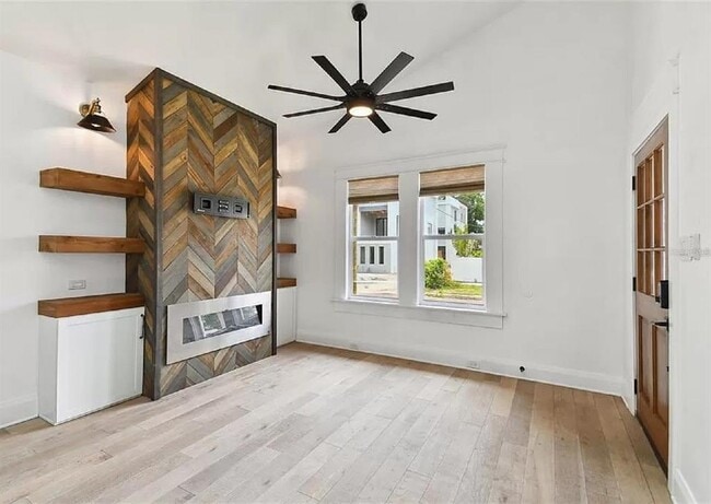 Building Photo - 2508 N Ola Ave