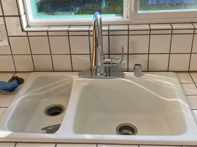 Building Photo - COMING SOON - Wonderful 4 bedroom/2 bath house - Updated throughout!