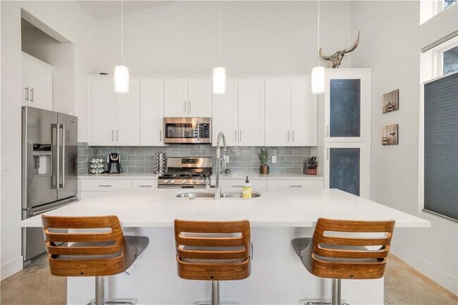 Building Photo - 1609 J J Seabrook Dr