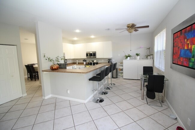 Building Photo - 1396 Banyan Way