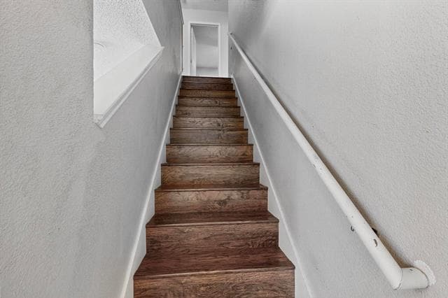Building Photo - 2316 White Oak Dr
