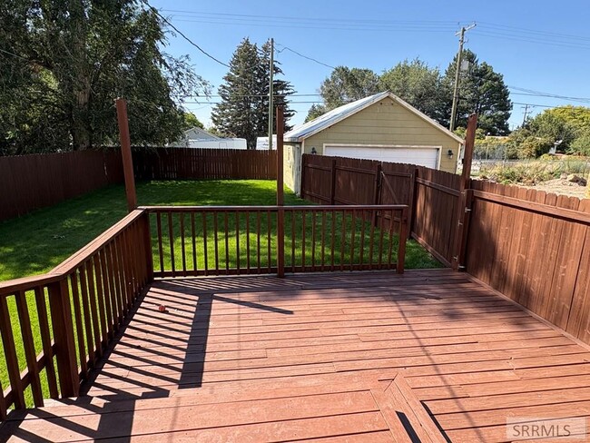 Building Photo - 357 1st W St