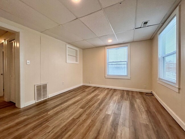 Building Photo - 1123 Pine St