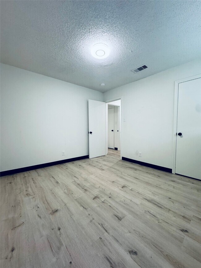 Building Photo - 1319 Brenda Ln