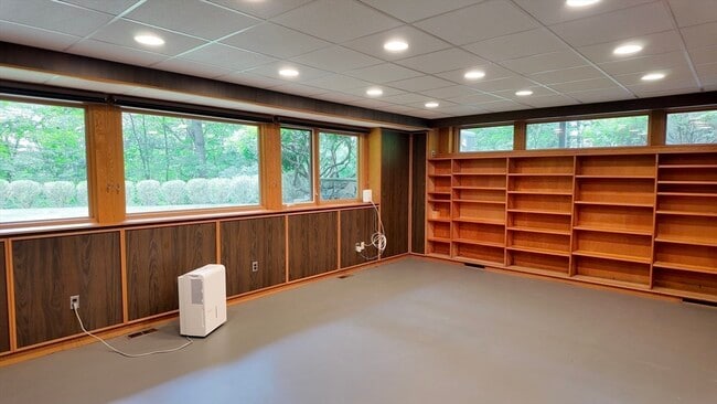 Building Photo - 14 Overlook Dr