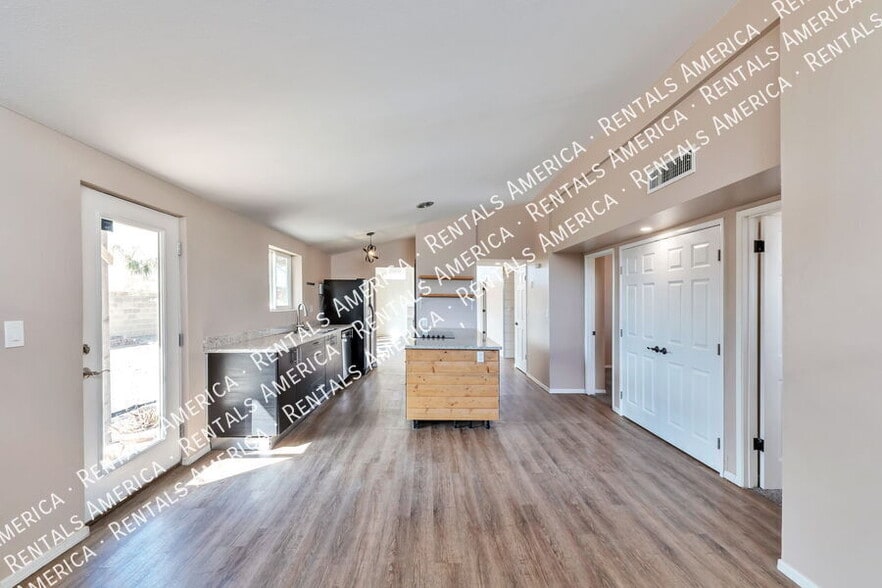 Building Photo - 1311 W Wheatridge Dr