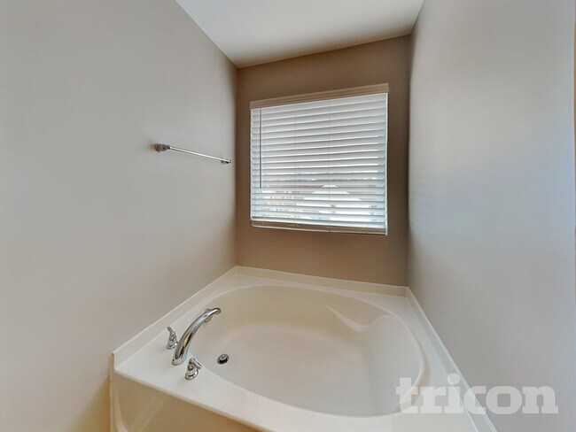 Building Photo - 2644 Andes Dr