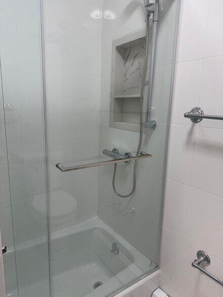 Building Photo - 11031 72nd Dr