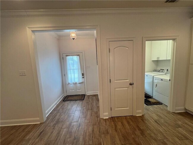 Building Photo - 2708 Volpe Dr