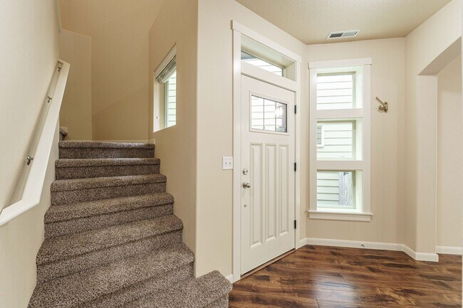 Building Photo - ASK ABOUT ONE MONTH FREE SPECIAL - Ask Us How! Convenient Location 3 Bedroom 2.5 Bathroom with Fe...