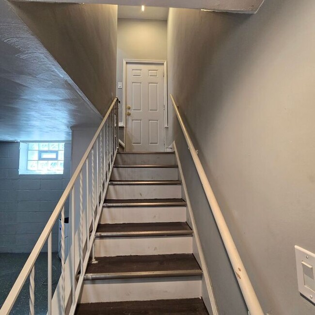 Building Photo - Charming 3-Bedroom Home / Pet-Friendly / A...