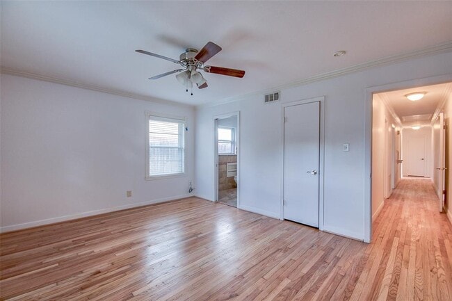 Building Photo - 4710 Willowbend Blvd