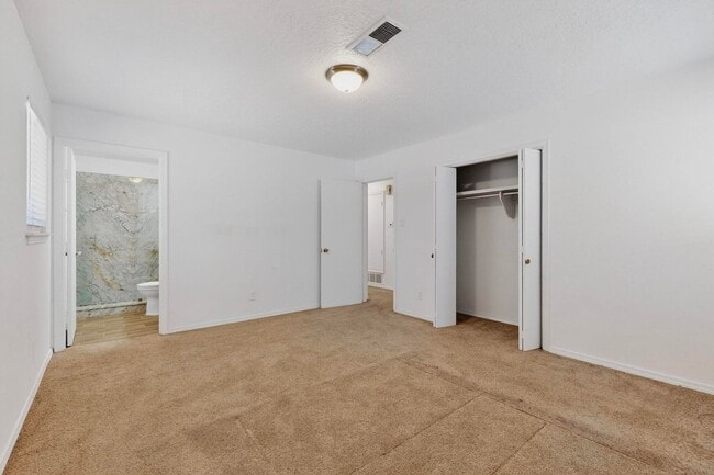 Building Photo - 3 Bedroom 2 Bath with 2 car garage