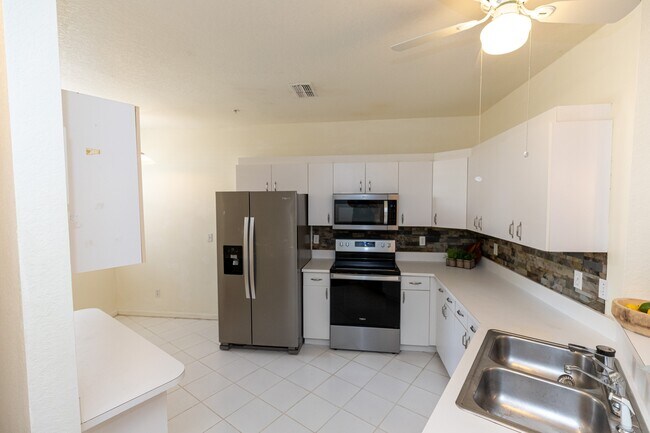 Building Photo - 12040 Summergate Cir
