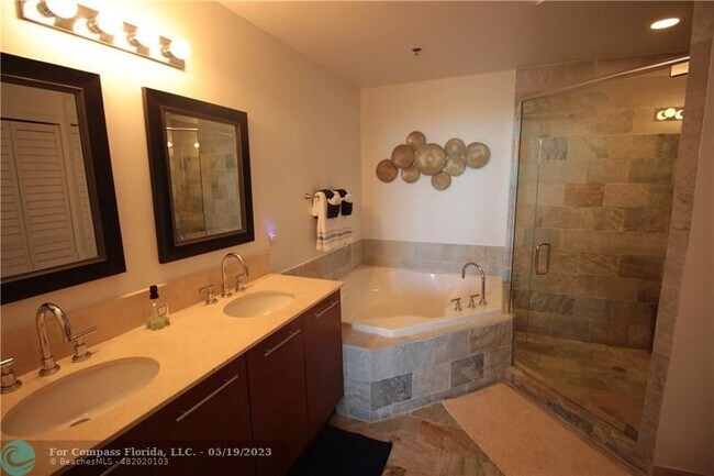 Building Photo - 2641 N Flamingo Rd