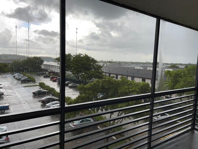 Building Photo - 20840 San Simeon Way