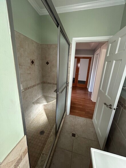 Building Photo - 131 5th St