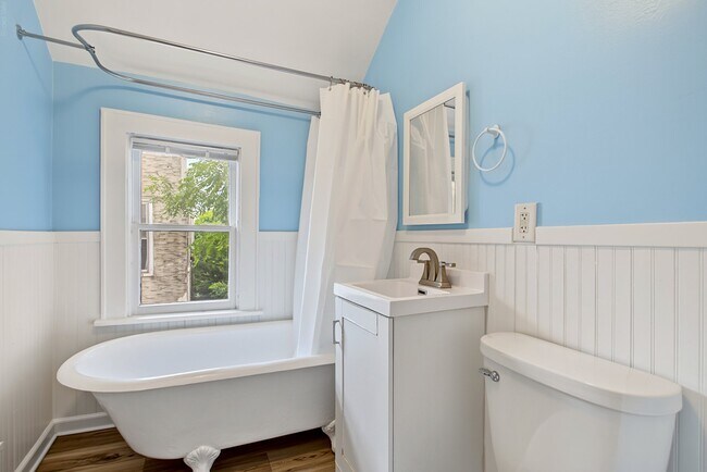 Building Photo - 560 S Stryker Ave