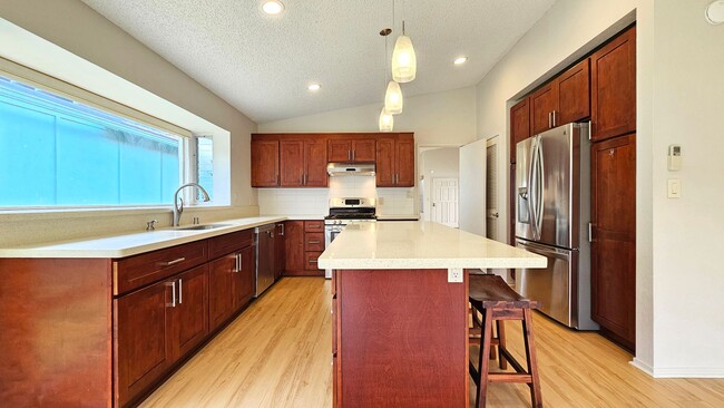Building Photo - Waipio Gentry - beautifully renovated 3 be...