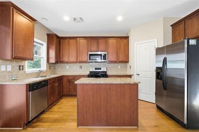 Building Photo - 2532 Village Creek Landing SE