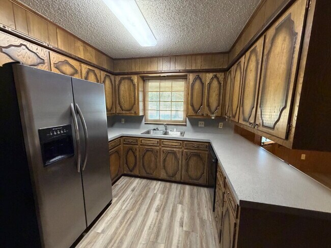 Building Photo - Spacious Home Across the Street from Leftwich Park & Next Block From The Elementary!