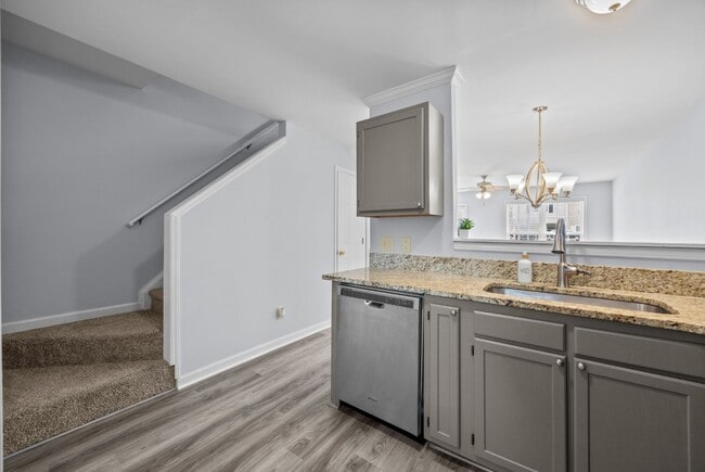 Building Photo - 20 Cheltenham Dr