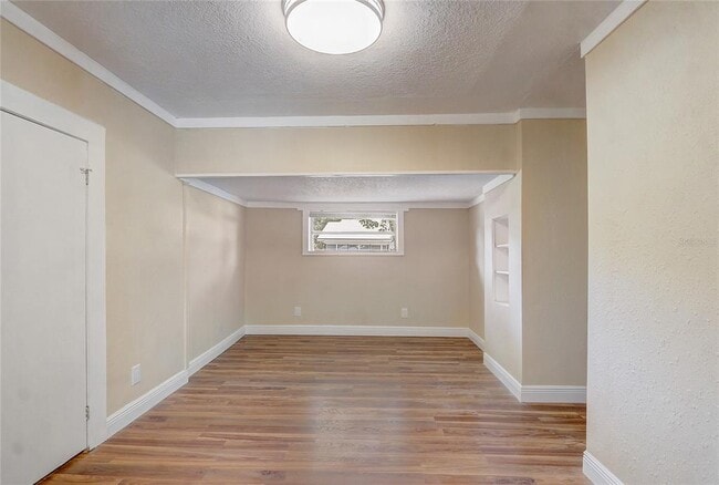 Building Photo - 246 N Oak Ave