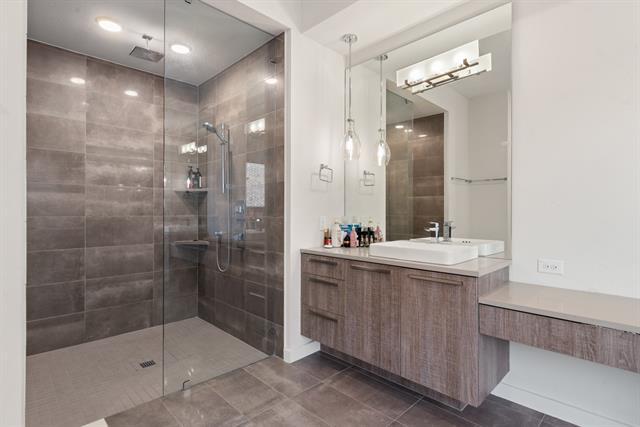 Building Photo - 5160 Statesman Ln