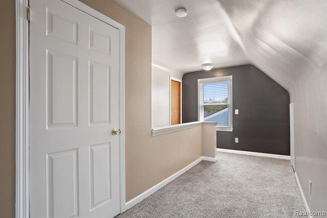 Building Photo - 620 W Kalama Ave