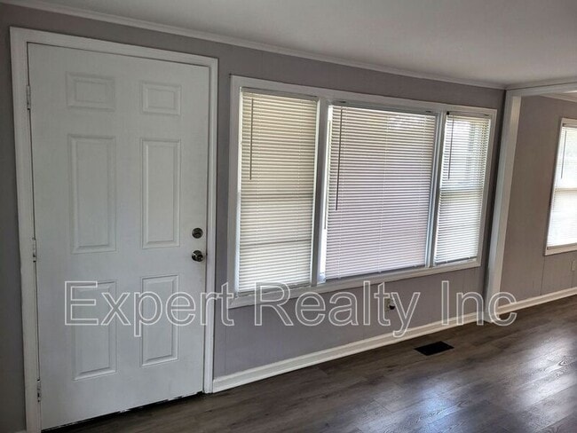 Building Photo - 203 Silver Leaf Dr