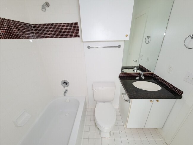 Building Photo - 2605 Calumet St